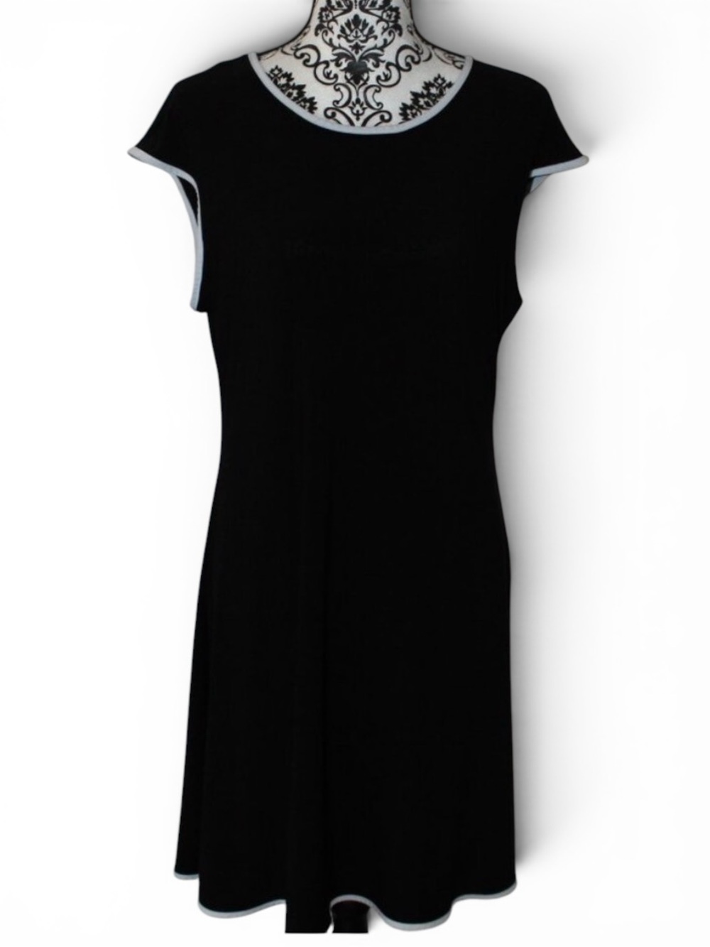 Annalee + Hope Black Knee Lenght A-Line White Trim Cap Sleeve L Large Pre-Loved
